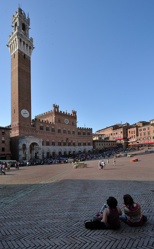 ''pensando di salire sulla Torre !'' - Siena