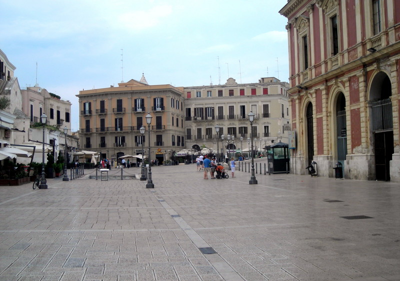 ''piazza del Ferrarese'' - Bari