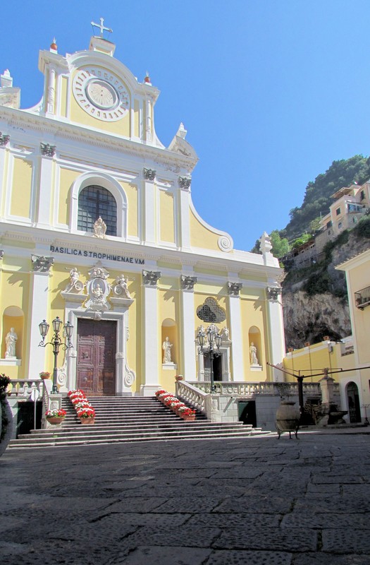 ''Piazza Cantilena…alternative review…'' - Minori