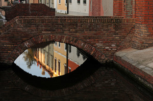 Ponte sul riflesso