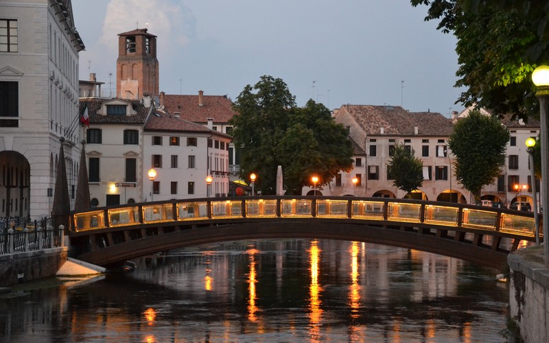 ''Il ponte emana luce propria'' - Treviso