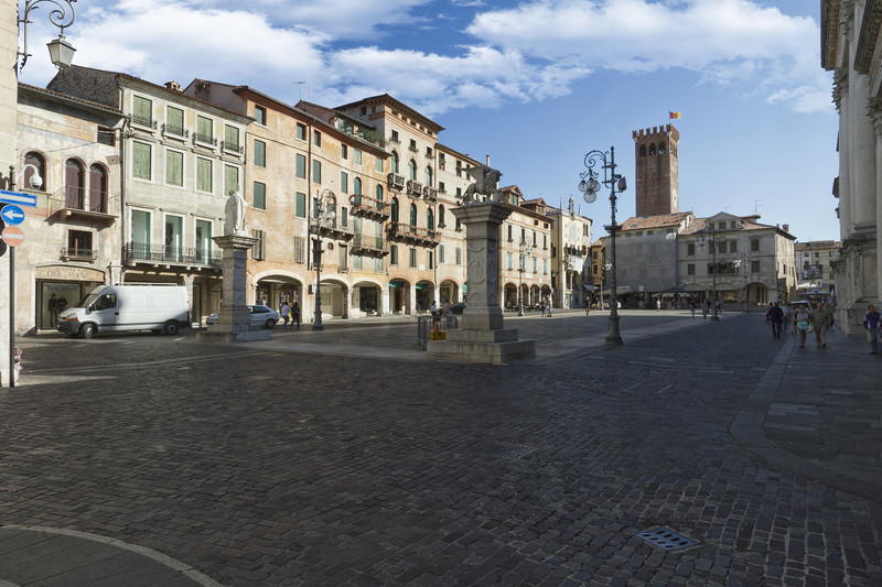 ''Tra eleganti palazzi e austeri porticati'' - Bassano del Grappa