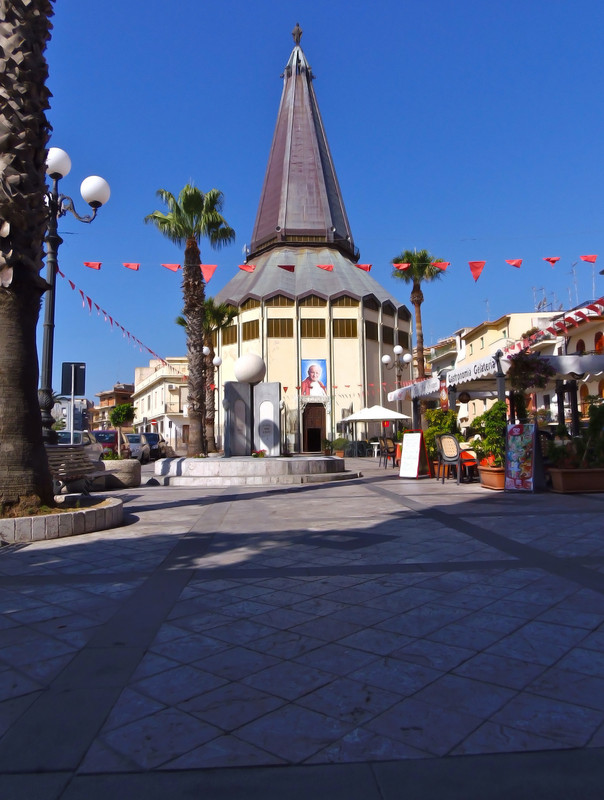 ''Piazza XXIV Maggio'' - Giardini-Naxos