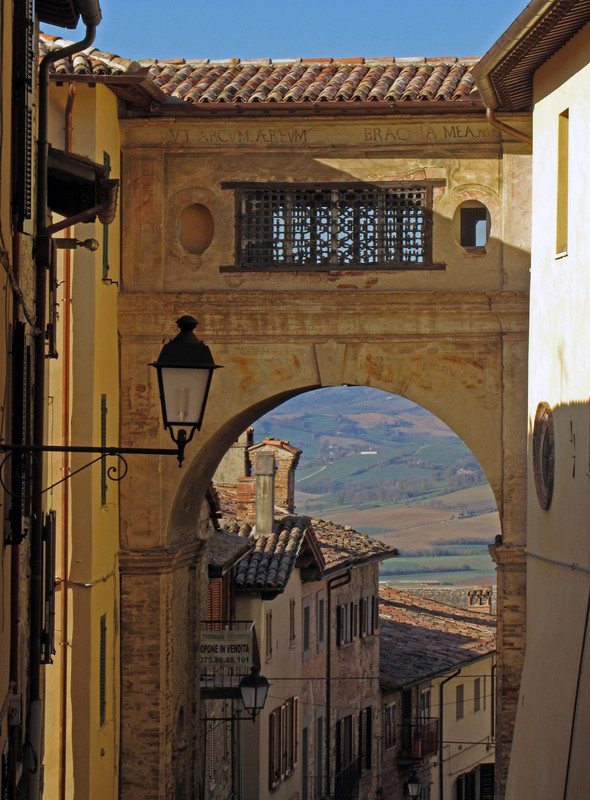 ''Arcum areum'' - Todi