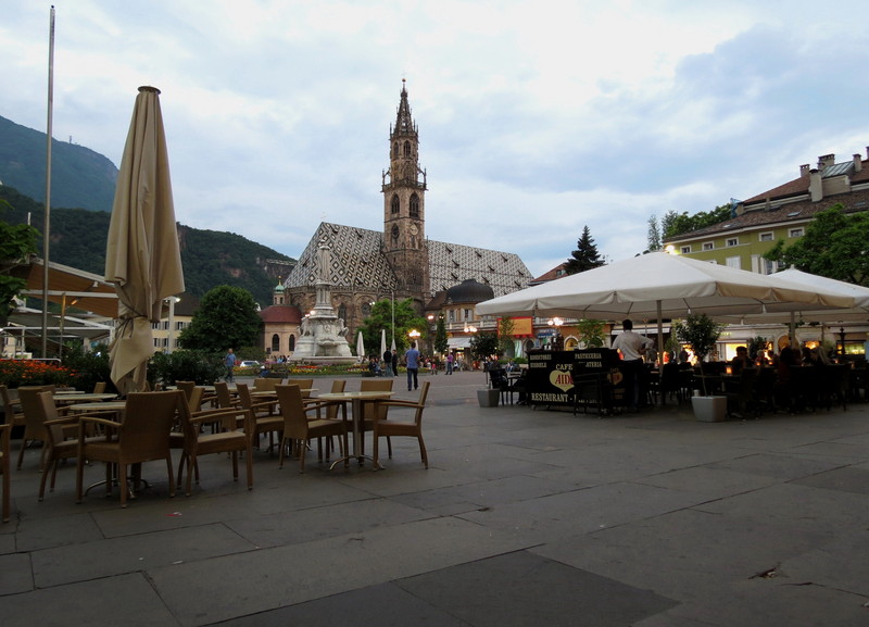 ''Di sera in Piazza Walther'' - Bolzano