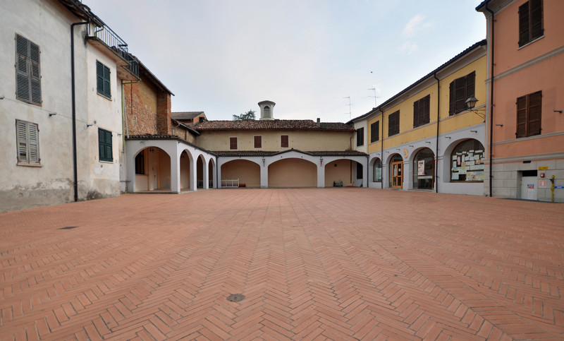 ''Una piazza nuova per bergamasco senza auto'' - Bergamasco