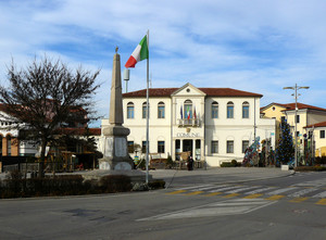 Tricolore in Piazza Roma