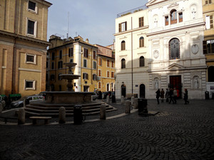 una piazza a Roma