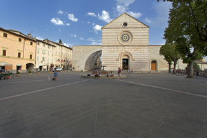 La piazza di Santa Chiara