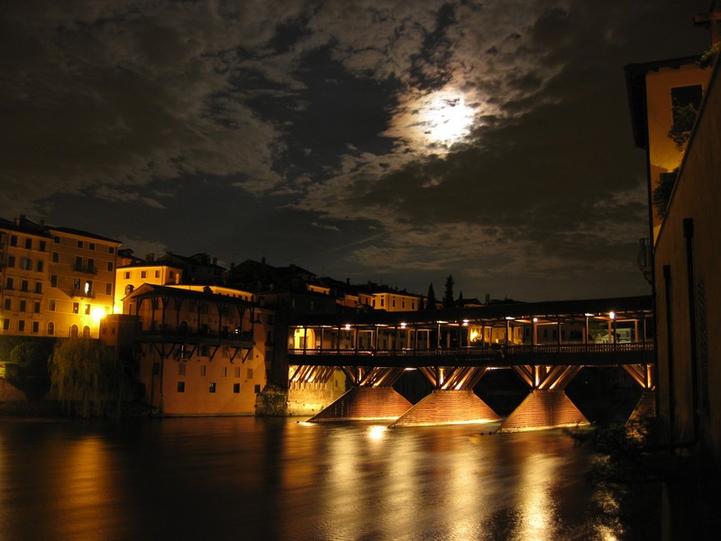 ''Ponte vecchio sotto la luna piena'' - Bassano del Grappa