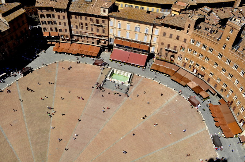 ''Oh Tinto! T’hai ritinto i tetti?Tanto di tetti tinti un t’intendi miha tanto!'' - Siena