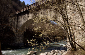 Un ponte tra Casacce e San Luigi di Sazzo