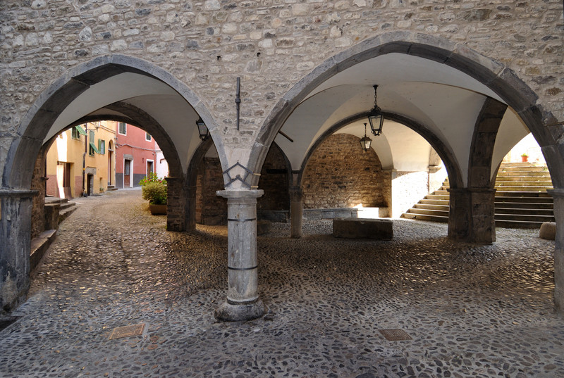 ''Piazza Umberto I°  ( Ciassa Veglia )'' - Pigna