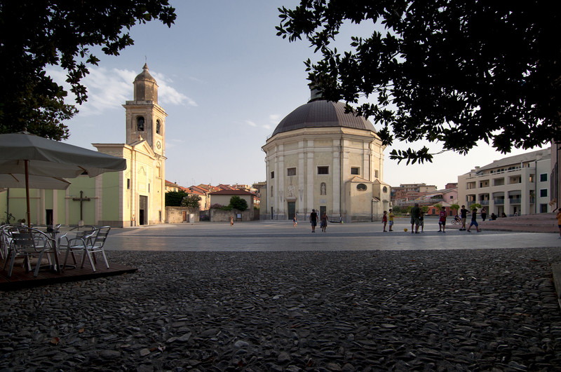 ''Due calci al pallone in Piazza Italia'' - Loano
