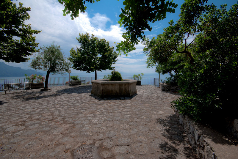 ''Piazza dei Naviganti'' - Conca dei Marini