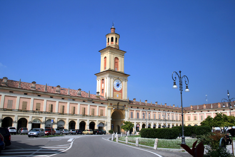 ''Piazza Bentivoglio con la Torre dell’Orologio'' - Gualtieri