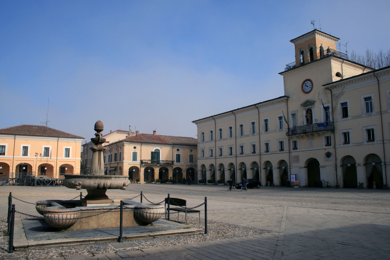 ''Fontana in Piazza Garibaldi'' - Cervia