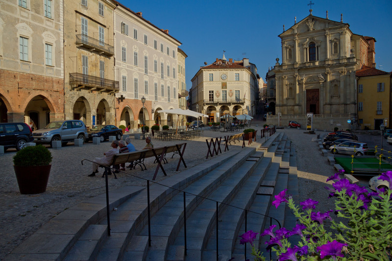 ''Due chiacchiere in piazza'' - Mondovì
