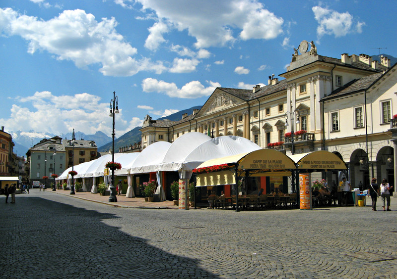 ''Fiera dell’artigianato in piazza Chanoux …'' - Aosta