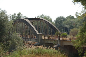 Il vecchio ponte del ventennio fascista,alla foce del fiume Basento, in Lucania.