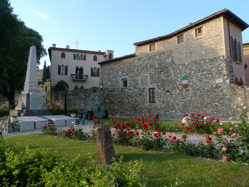 ''Alla memoria dei caduti'' - Cavriana