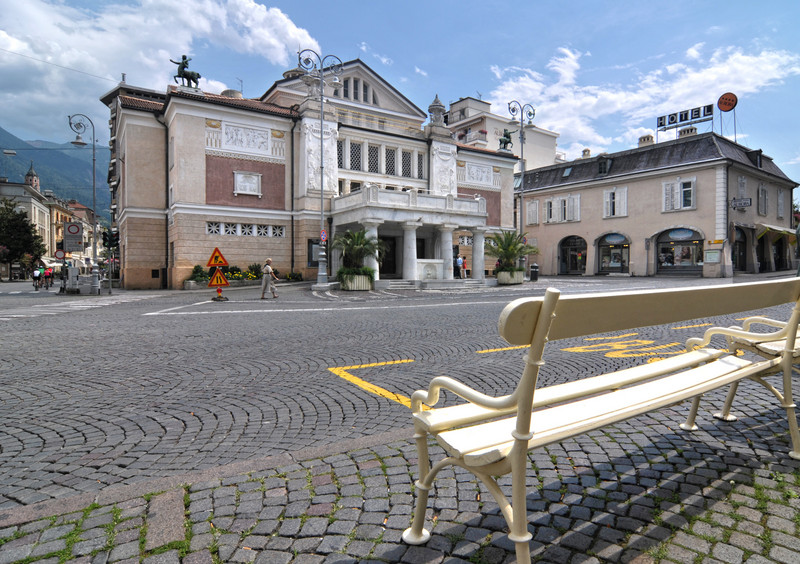 ''Di fronte al teatro'' - Merano