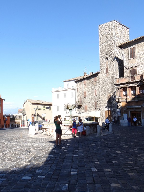 ''Piccolo scorcio di Piazza Garibaldi'' - Narni