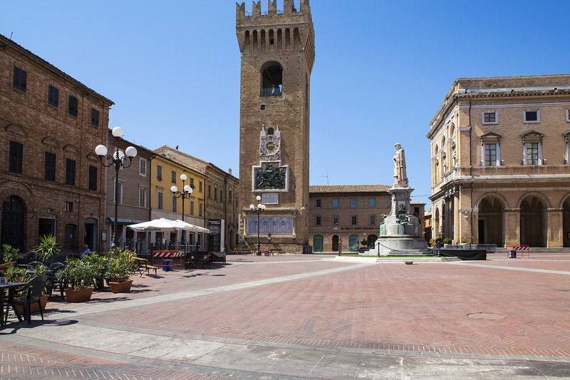 ''Leopardi e la Torre'' - Recanati