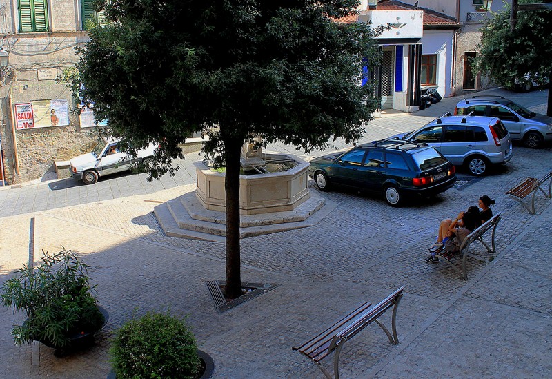 ''Auto parcheggiate ovunque……'' - Olevano Romano