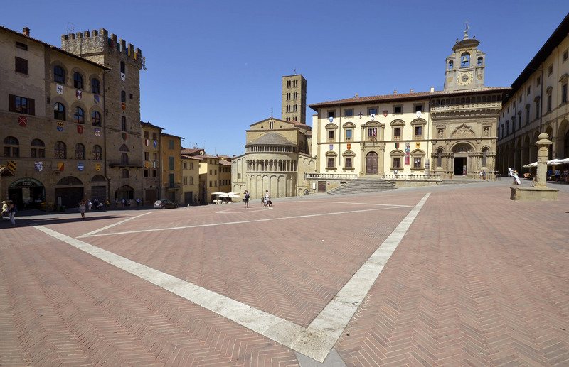 ''Gira che ti rigira'' - Arezzo