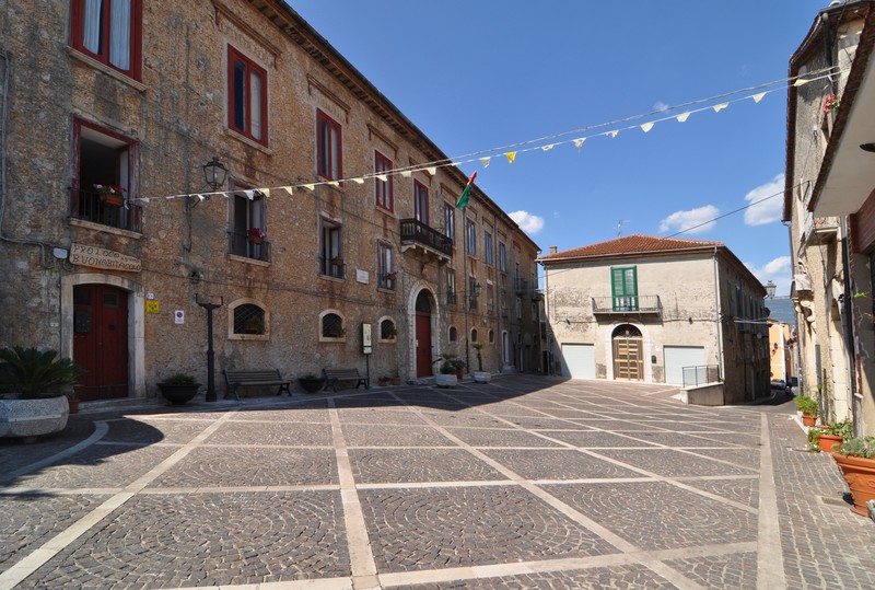 ''C’è qualcosa di leopardiano, leopardesco, leopardico, in questa piazza…'' - Buonabitacolo