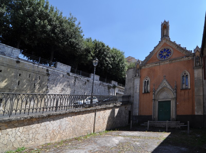 ''Largo San Paolo. Tanto per p…adulare!!!'' - Padula