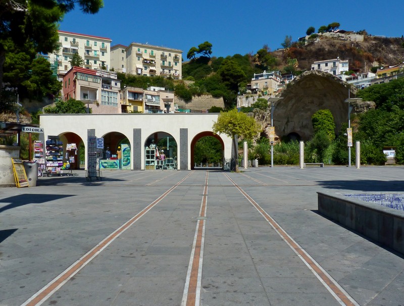 ''Tre linee'' - Bacoli