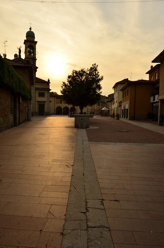 ''tramonto in piazza'' - Carugate