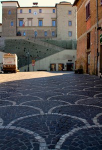 Rocca Colonna si affaccia sulla Piazza