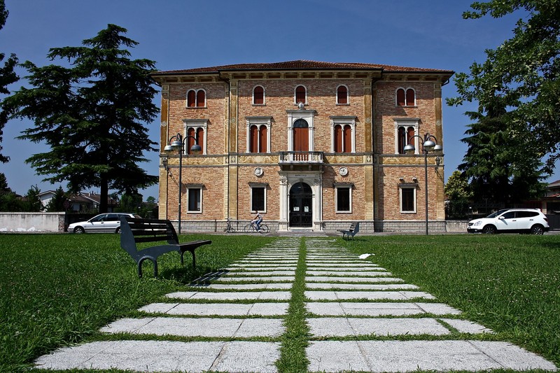 ''pazza piazza'' - San Pietro in Gu