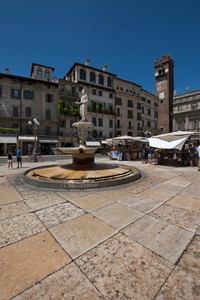 Piazza delle Erbe con fontana