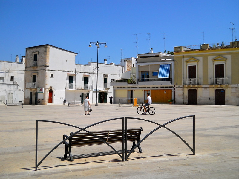 ''Abitanti del Casale,in Piazza.'' - Sammichele di Bari