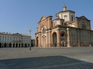 Miracolo di ferragosto: niente auto davanti al Duomo!