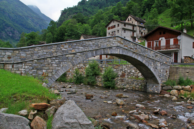 ''Il ponte della frazione Santa Maria'' - Fobello