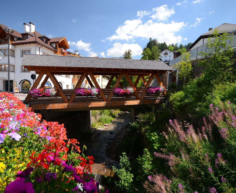 ''Un ponte tra i fiori'' - Ortisei
