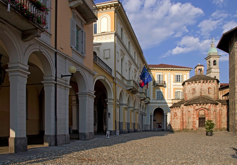 ''la piazza del Battistero di S.Giovanni…'' - Biella