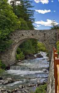 Il ponte della vecchia strada per Oga