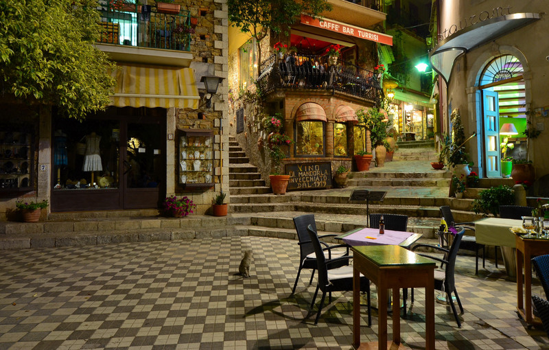 ''Piazzetta con micio'' - Castelmola