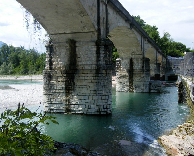 ''fa di spalla alla diga'' - Cesiomaggiore