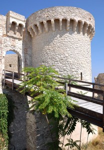 Ponte d’accesso al Castello dell’Abbazia di S. Maria a Mare