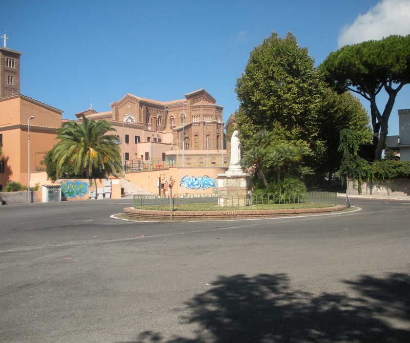 ''Una piccola piazza doppiamente benedetta'' - Anzio