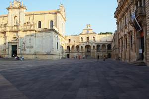 Piazza Duomo in attesa dei turisti