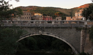 ponte gregoriano al tramonto