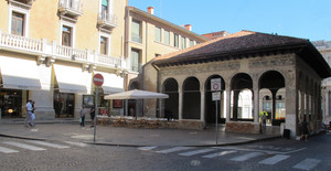All’ombra della Loggia dei Cavalieri